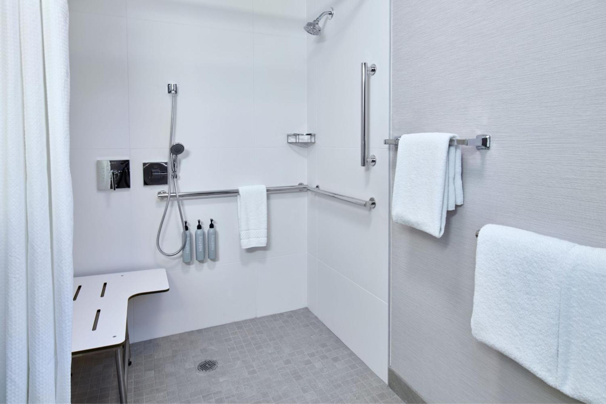 Courtyard By Marriott Detroit 3*
