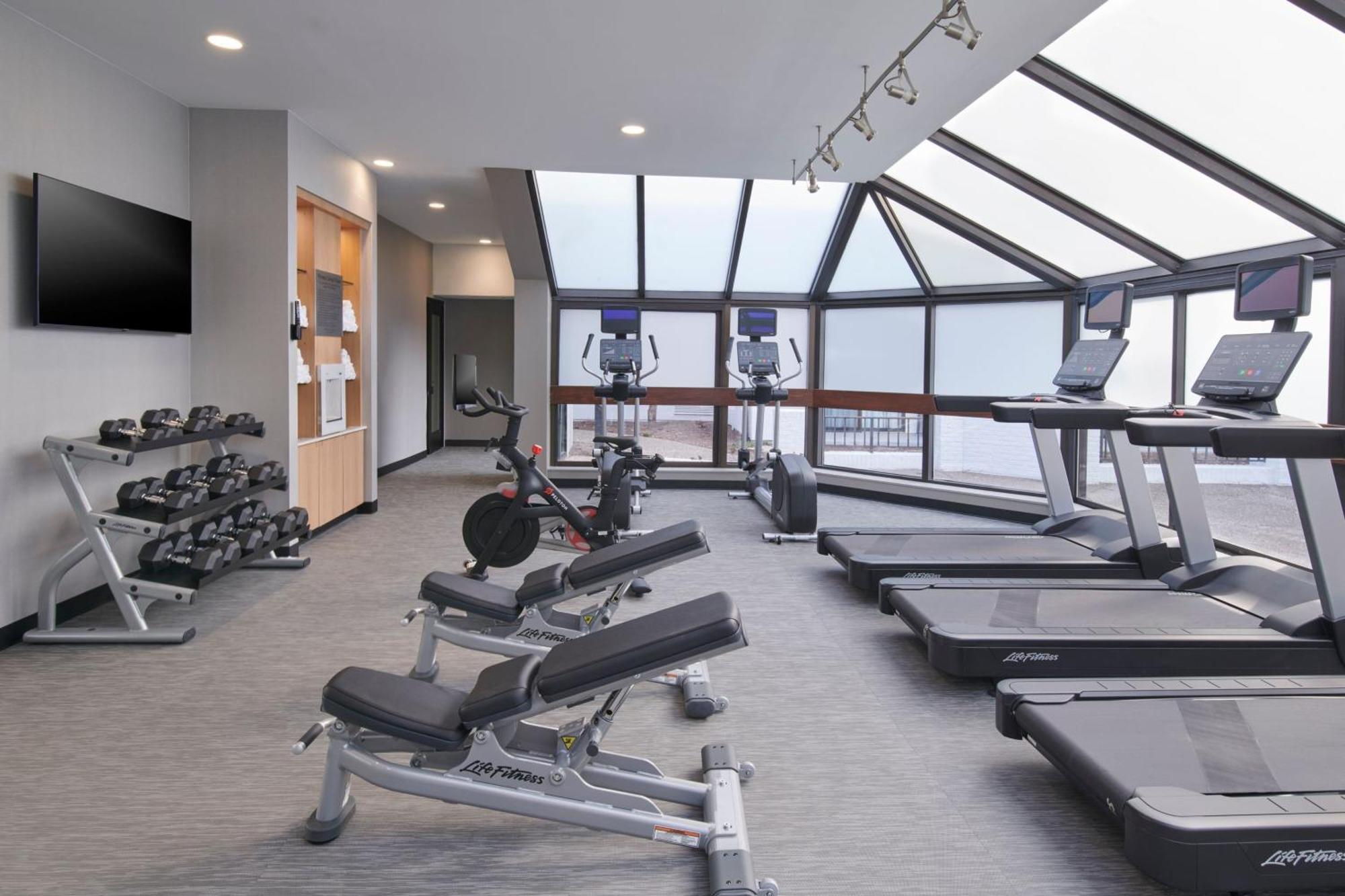 Courtyard By Marriott Detroit Hotel 3*