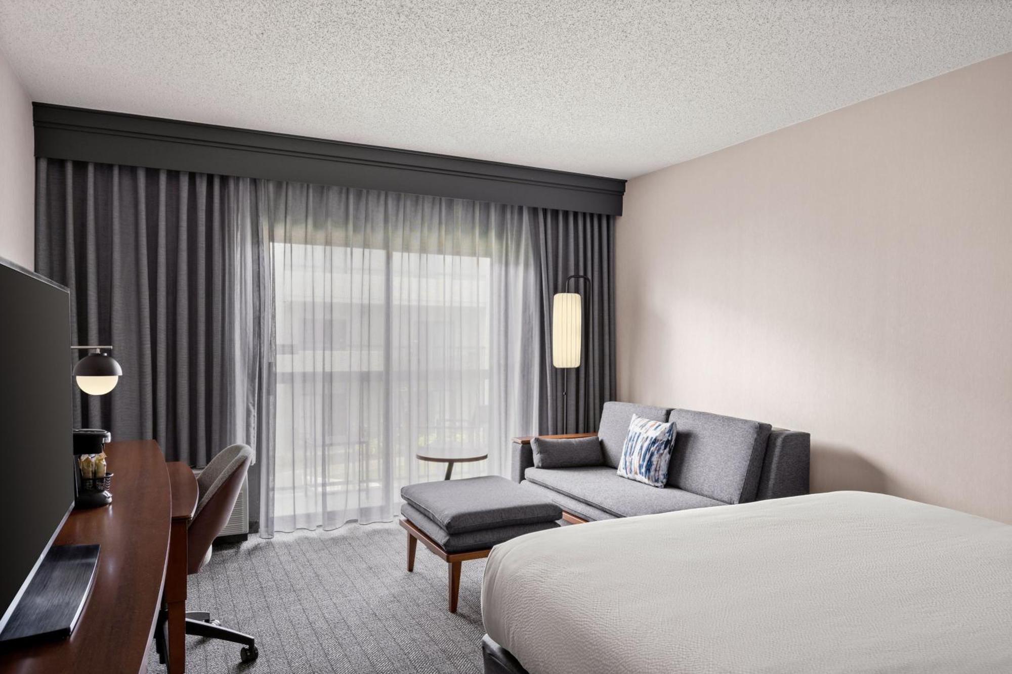 Courtyard By Marriott Detroit